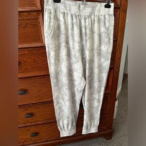 Woman’s size medium stretchtech joggers